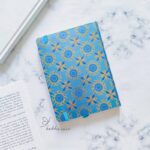 دفتر یادداشت کلاسیک سایز A6 طرح گل آبی