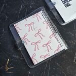 كلاسور شفاف سايز A5 طرح پاپیون صورتی